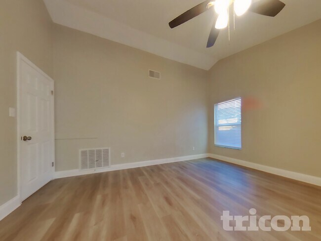 Building Photo - 2942 Mallorn Way