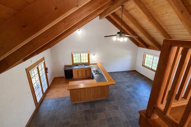 Building Photo - 20250 Vineyard Ln