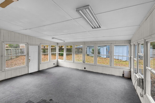 Building Photo - 207 N Nunn St