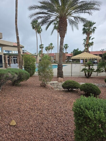 Building Photo - 5098 River Glen Dr