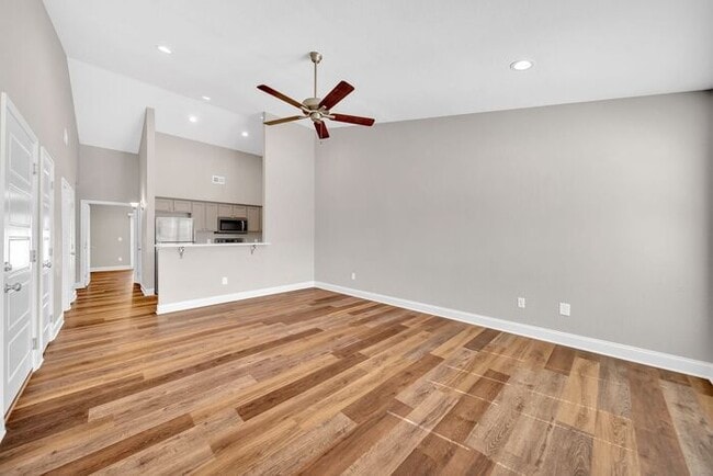 Building Photo - Hillrise III - 2 BR/1.5 Bath One Level with Attached Garage
