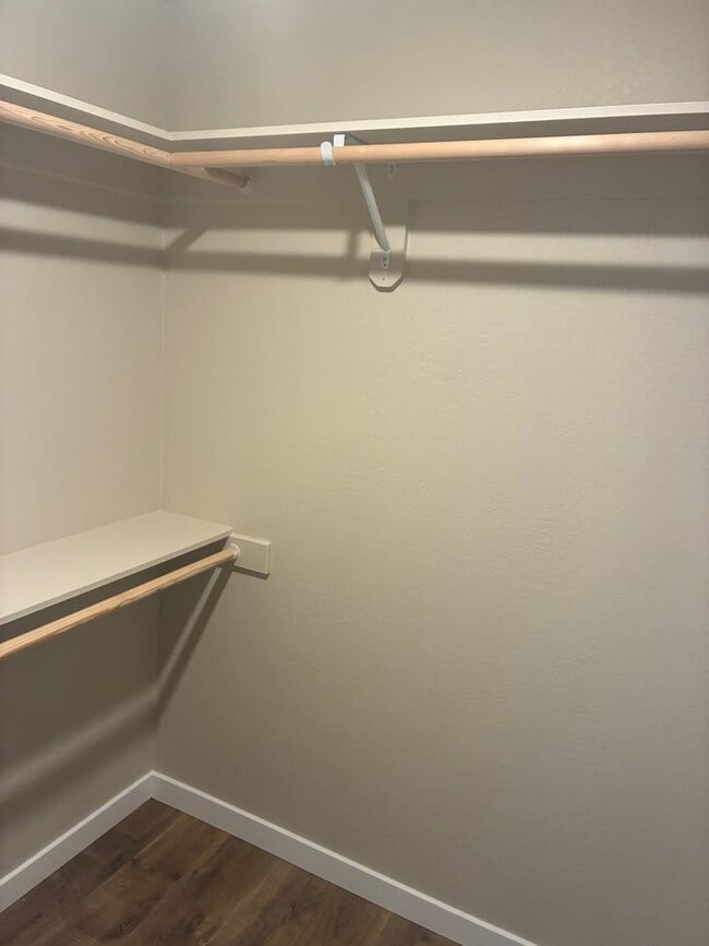 Building Photo - Modern 1 Bedroom, 1 Bath In White City Utilities Included