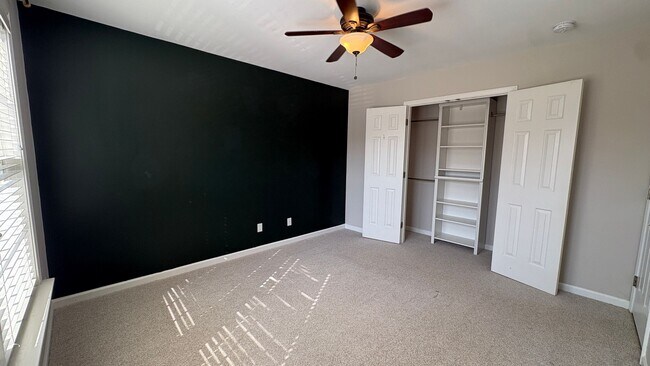 Building Photo - Beautiful and Spacious