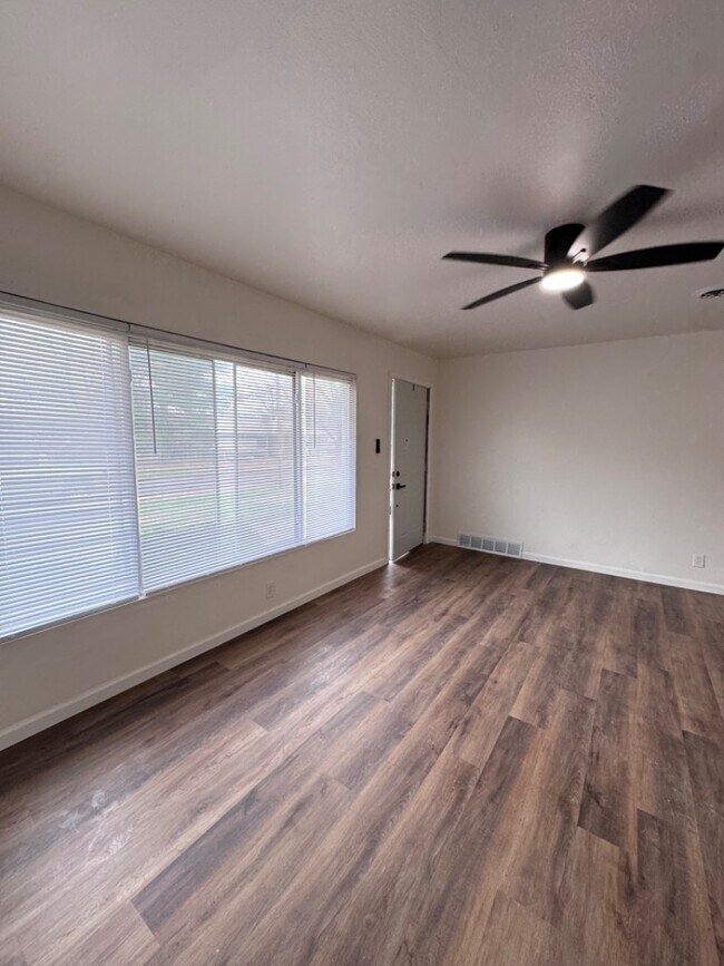 Building Photo - 1609 Foster Dr