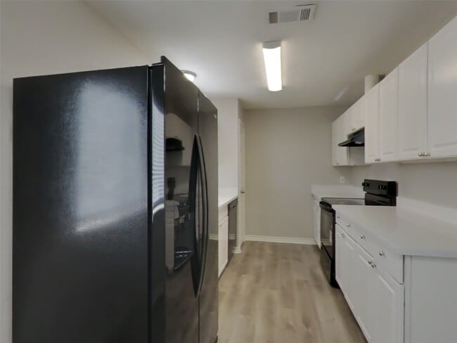 Building Photo - 2214 Townhall Ln