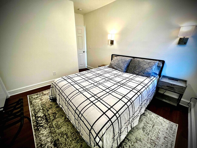 Building Photo - 1594 Main St