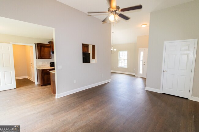 Building Photo - 210 Stillwater Dr