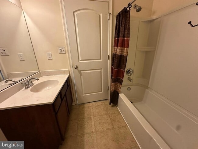 Building Photo - 103 Russell Ln