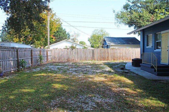 Building Photo - 1718 E Elm Rd