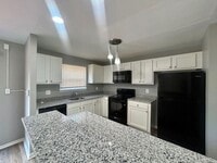 Building Photo - 4 Bedrooms 2 full plus 2 half bathrooms