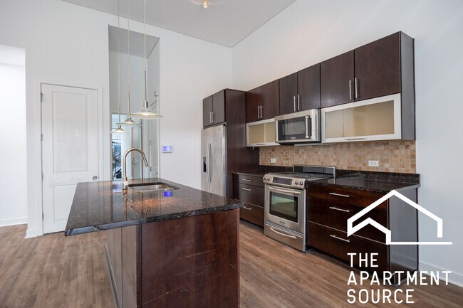 Building Photo - 1002 W Lake St