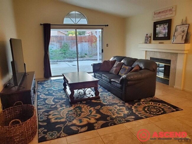 Building Photo - Beautiful home located in the Northwest!