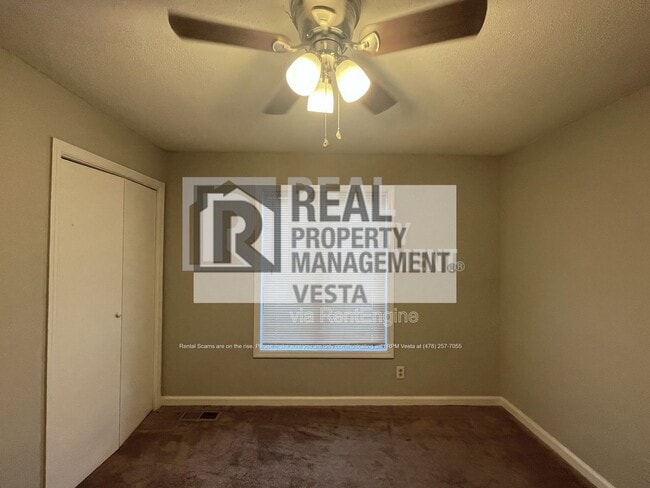 Building Photo - 307 Fox Tail Dr