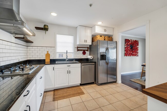 Building Photo - 15 Legend Hills Dr