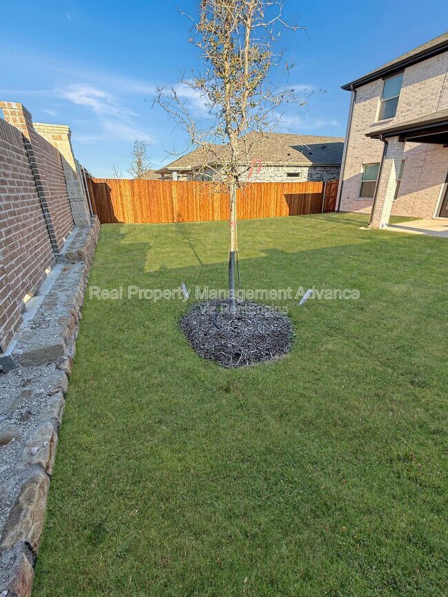 Building Photo - 614 Clover Crk Dr