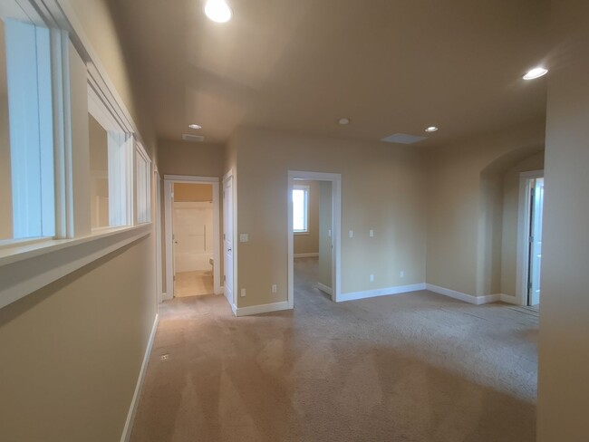 Building Photo - Stunning Renaissance Home, 5 bedroom 3 ful...