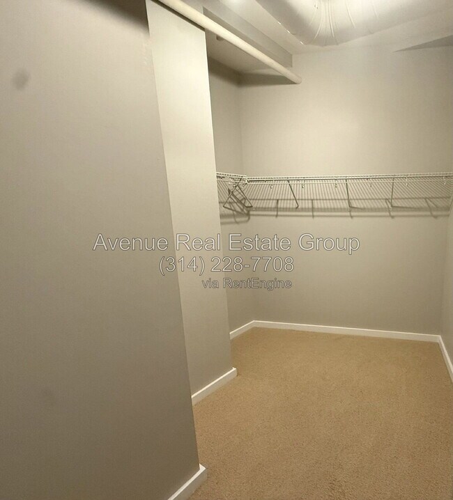 Building Photo - 915 Olive St