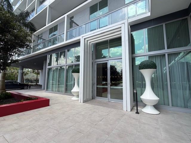 Building Photo - 2000 Metropica Wy