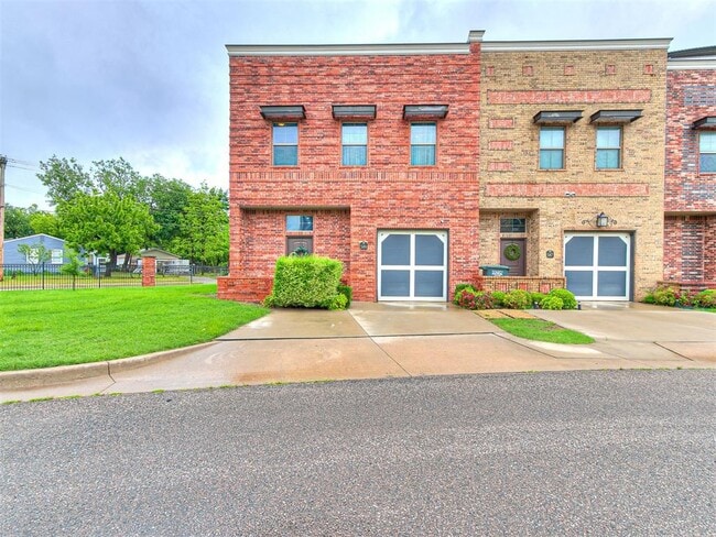 Primary Photo - 589 S Fretz Ave