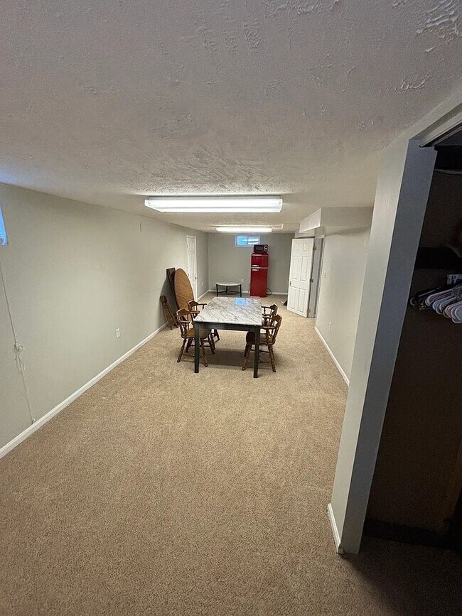 Building Photo - Massive Parking + Finished Basement Near UNMC & Downtown – $2,000/mo