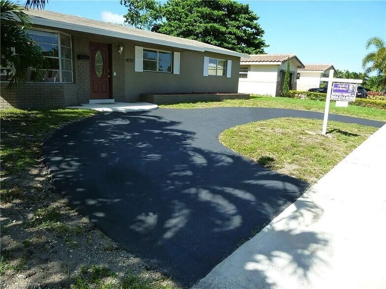 Building Photo - 4711 W Park Rd