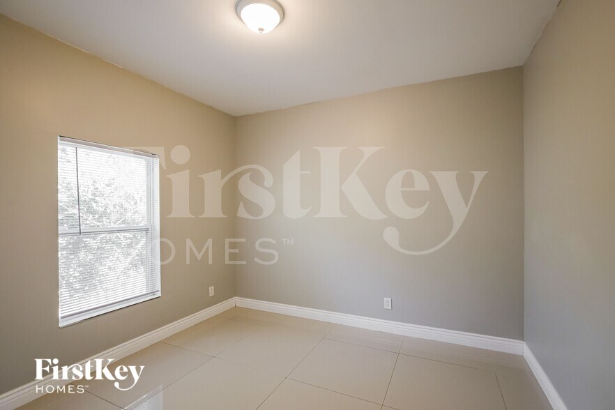 Building Photo - 2835 NW 14th St