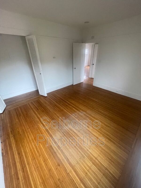 Building Photo - 1424 E 20th St