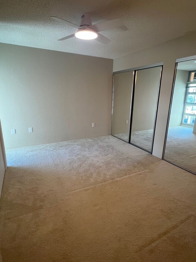 Building Photo - Country Club Village 6 - 2 Bedroom 1 Bath 2 Parking with Washer/Dryer in Unit