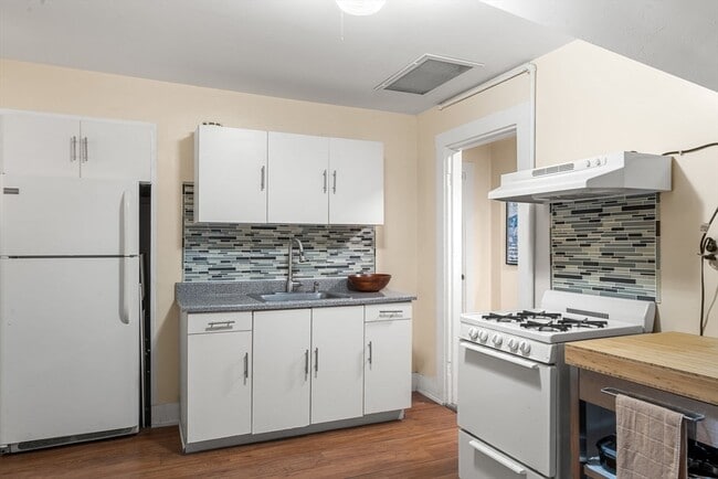 Building Photo - 21 Wenham St