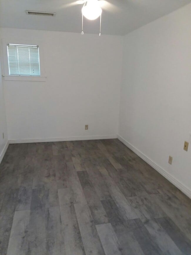Building Photo - 4001 S Van Buren St