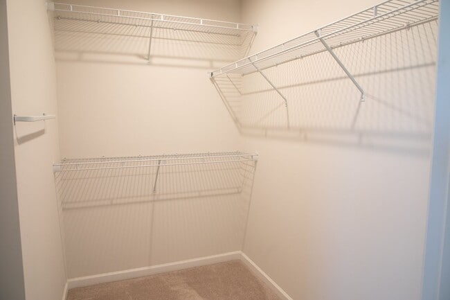 Building Photo - 4 Bedroom, 2.5 Bath Home w/ Fenced Backyard and 2 Car Garage