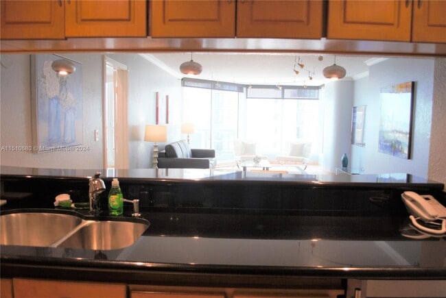 Building Photo - 1717 N Bayshore Dr