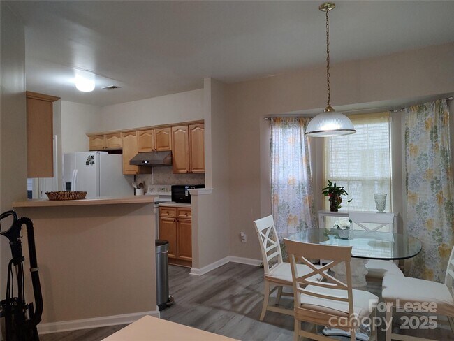 Building Photo - 9549 Glenashley Dr
