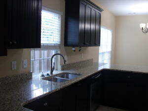Building Photo - 3631 Mossland Dr