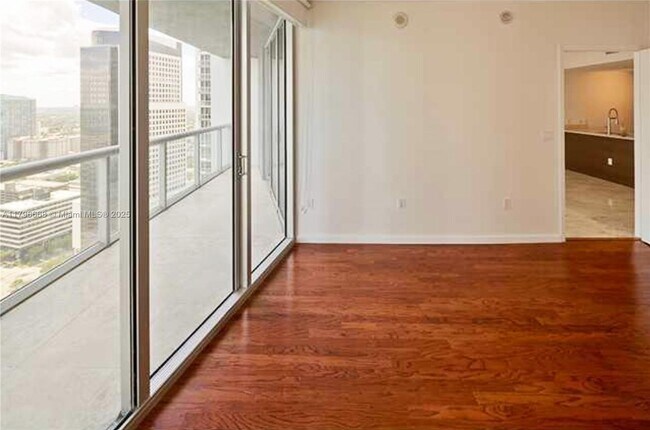 Building Photo - 475 Brickell Ave