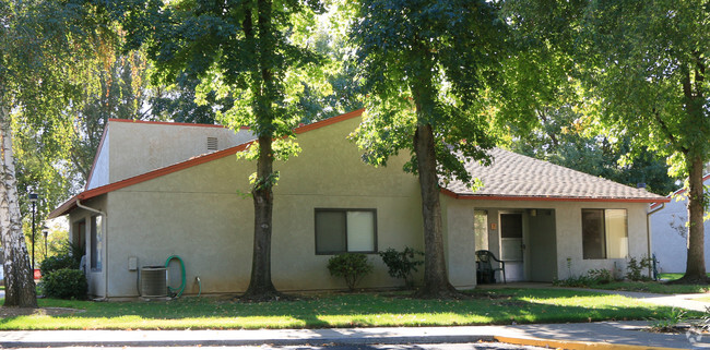 Building Photo - Donner Trail Manor