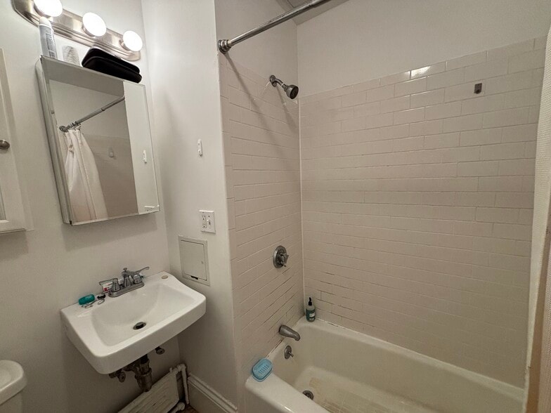 Building Photo - 85 Charles St