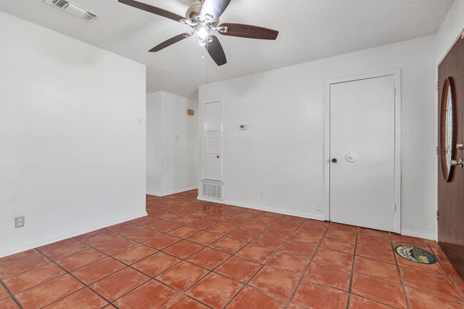 Building Photo - 5935 Highfield St