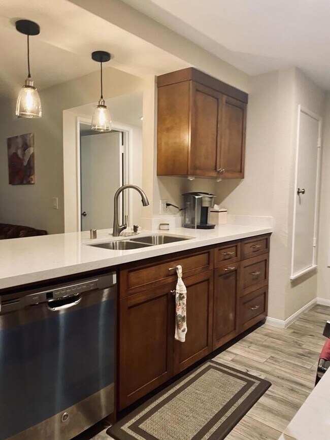 Building Photo - Eastlake Shores Downstairs Condo feat. Two Bedrooms and Two Bathrooms