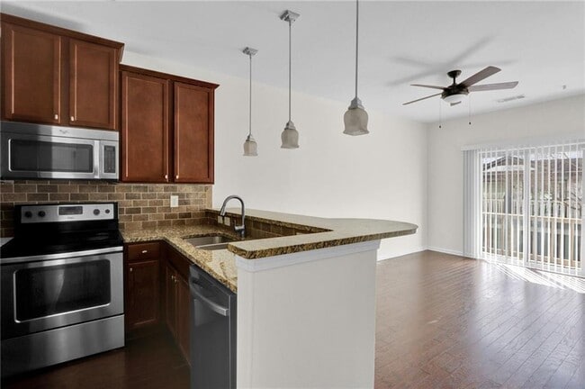 Building Photo - 215 Semel Dr