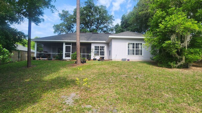 Building Photo - Beautiful, well-maintained 3-bedroom, 2-bathroom home