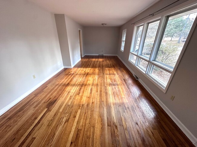 Building Photo - 2 Bedrooms- 1 Bathroom- House in West Rome!