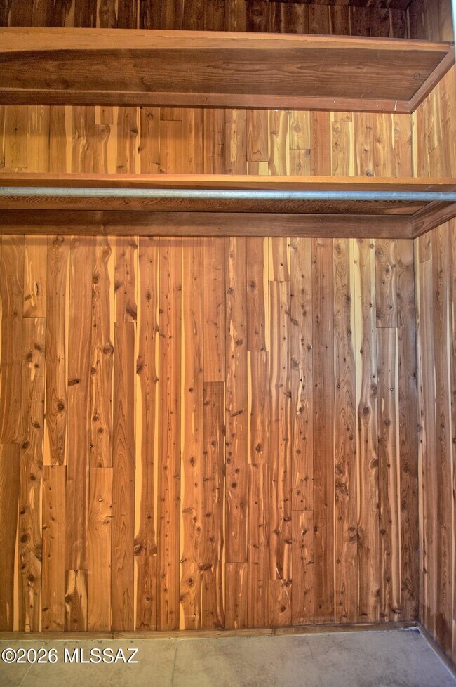 Building Photo - 1604 E 10th St