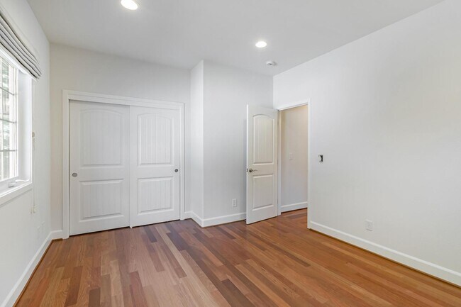 Building Photo - 130 Heather Ln