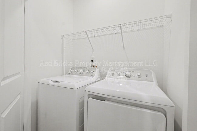 Building Photo - 2007 Hawksworth Ln