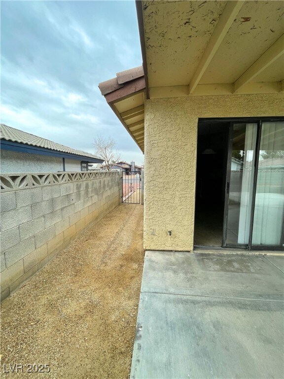 Building Photo - 7440 Lattimore Dr