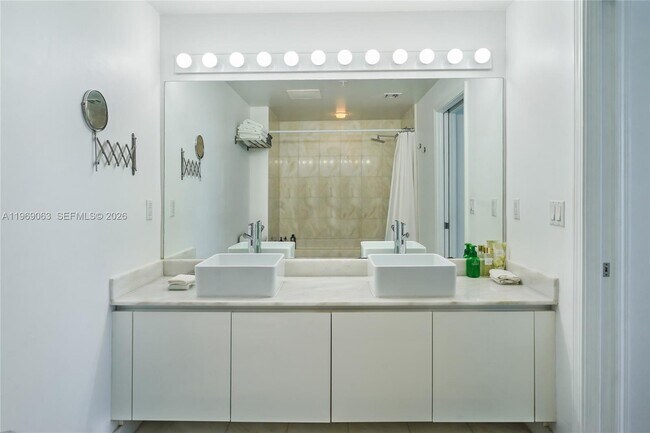 Building Photo - 601 NE 36th St