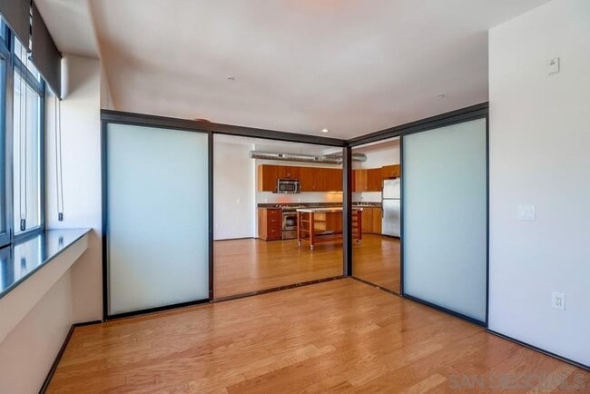 Building Photo - 2 bedroom downtown, 2 bath and 2 parking spaces.  View! (Solara Lofts)