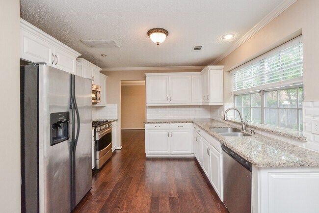 Building Photo - 10 Ridgecross Pl