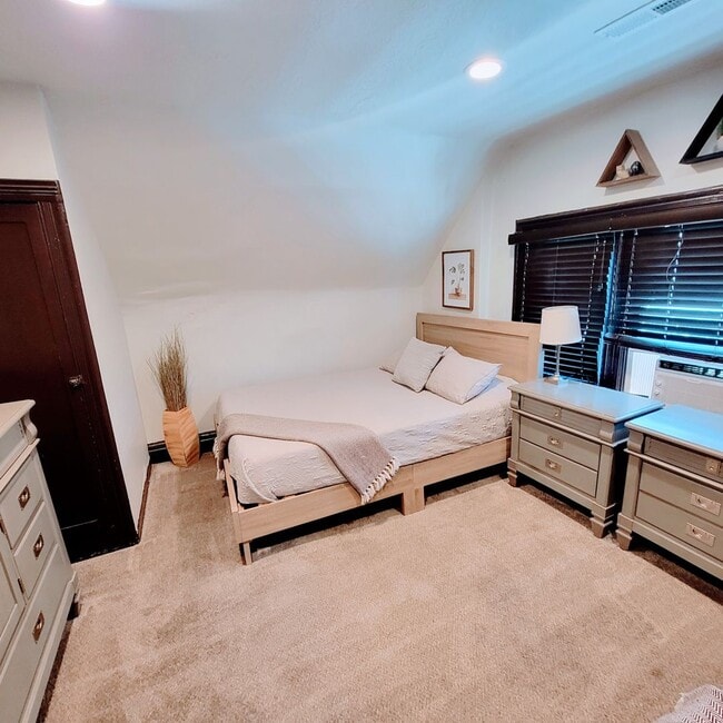 Building Photo - 623 E 100 S